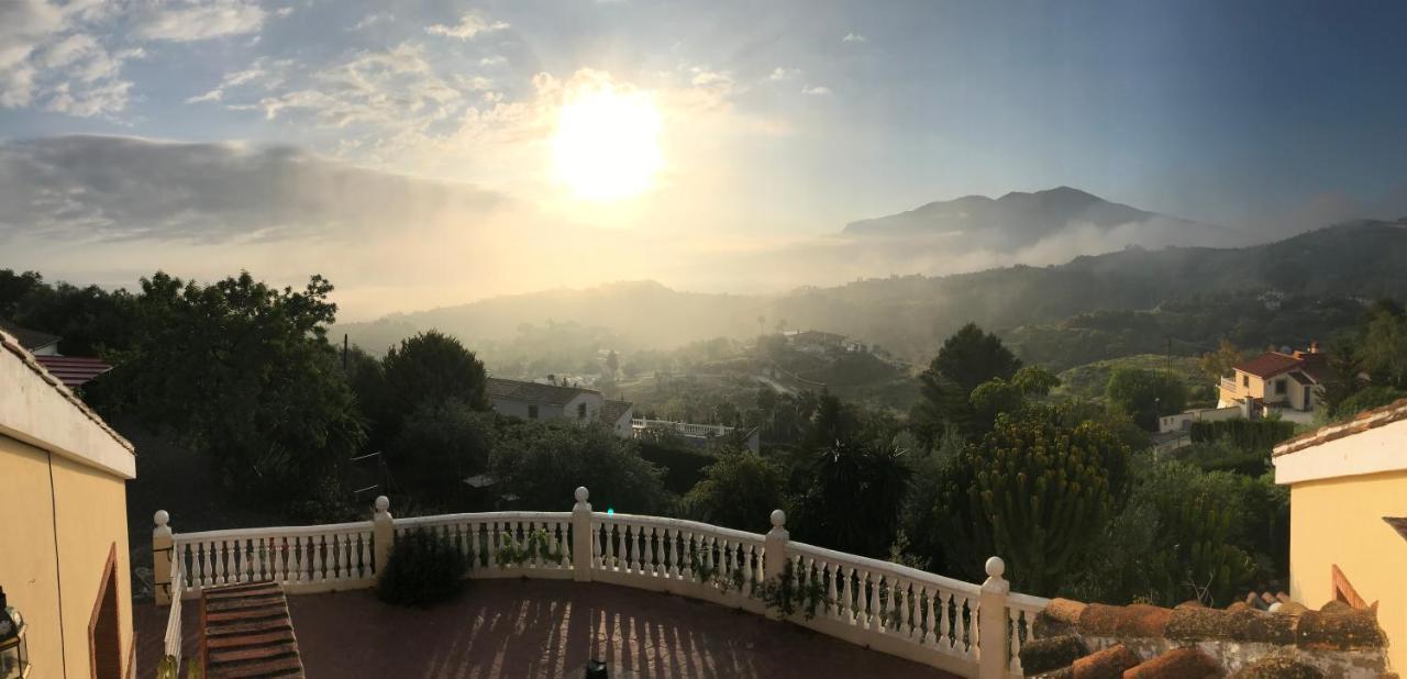 Studio Views Apartment, Cortijo Fruitful Hills Málaga Esterno foto