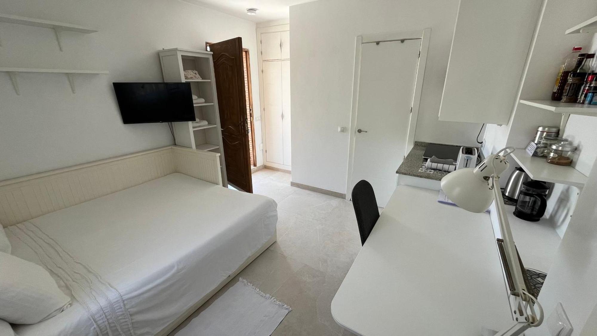 Studio Views Apartment, Cortijo Fruitful Hills Málaga Esterno foto